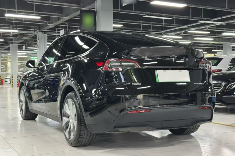 Tesla Model Y 2023 #7 Tesla Model Y 2023 car image #7