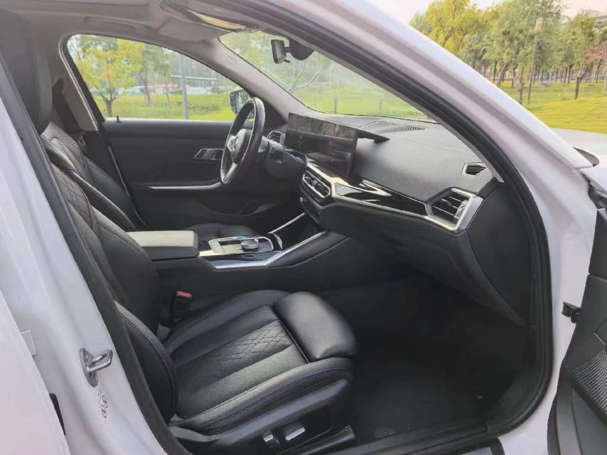 BMW i3 2023 car image #6