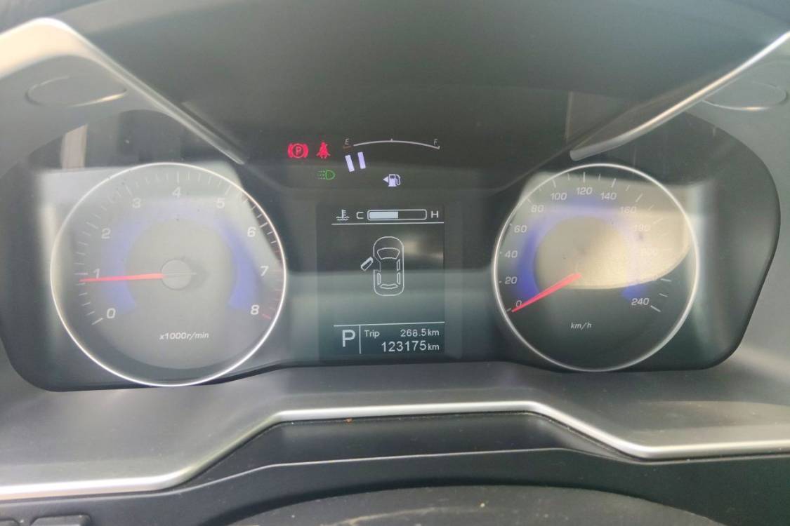 GEELY Emgrand 2015 car image #26