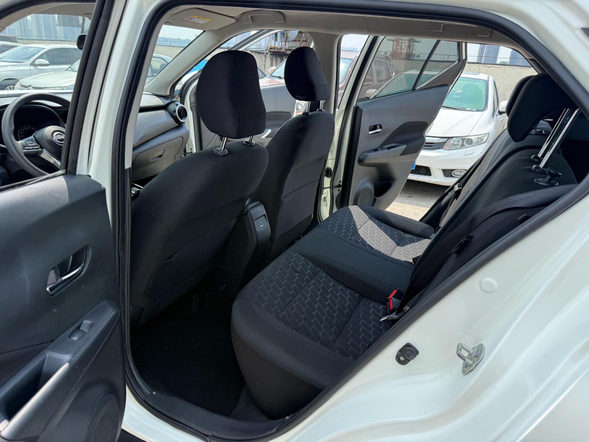 Nissan Kicks 2023 car image #6