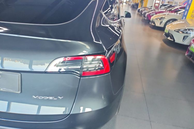 Tesla Model Y 2024 #8 Tesla Model Y 2024 car image #8