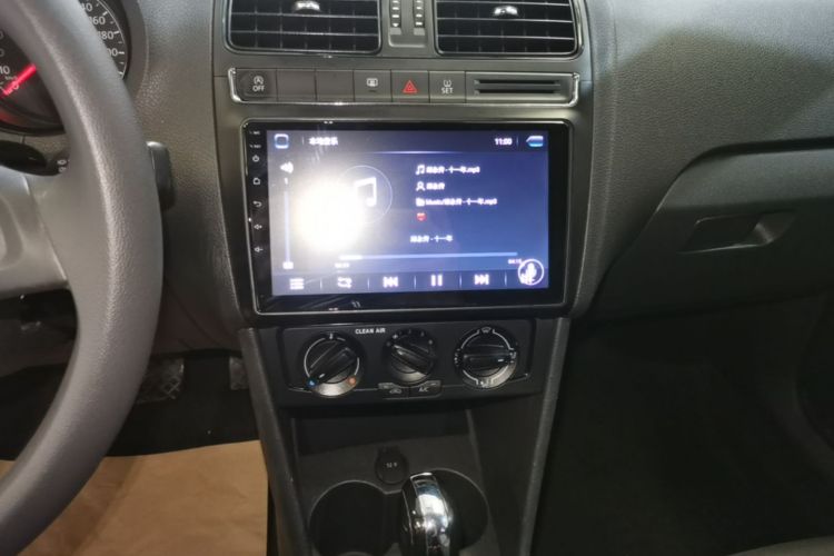 Volkswagen Polo 2019 car image #13