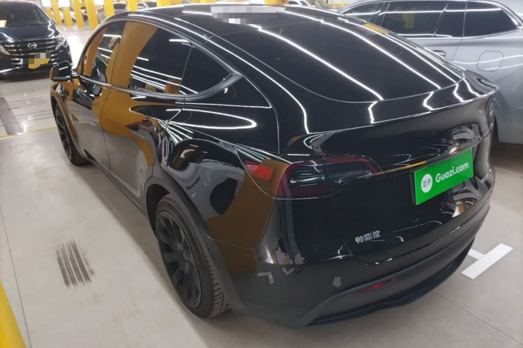 Tesla Model Y 2023 #5 Tesla Model Y 2023 car image #5