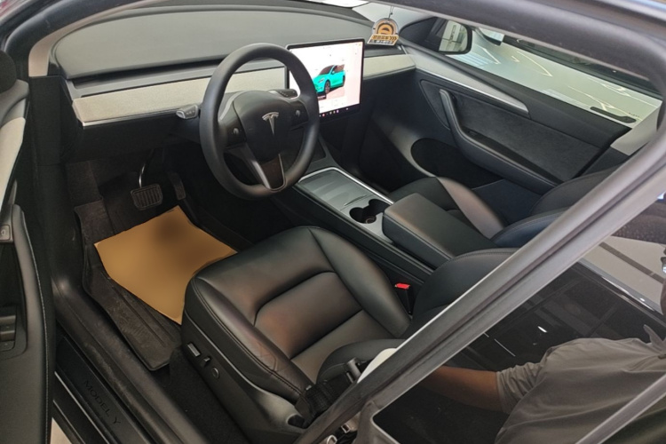 Tesla Model Y 2024 #12 Tesla Model Y 2024 car image #12