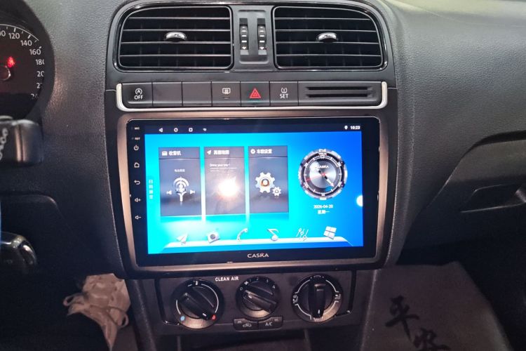 Volkswagen Polo 2019 car image #13