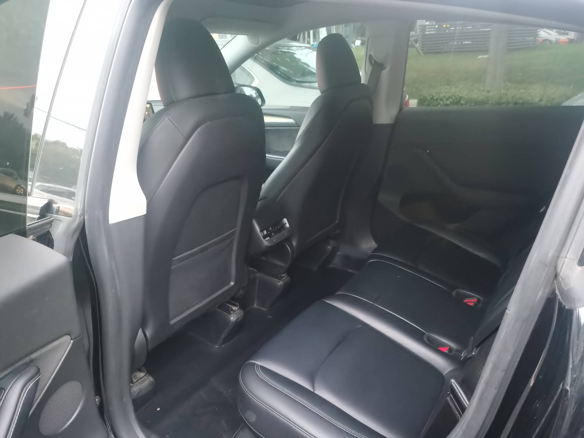 Tesla Model Y 2023 #4 Tesla Model Y 2023 car image #4