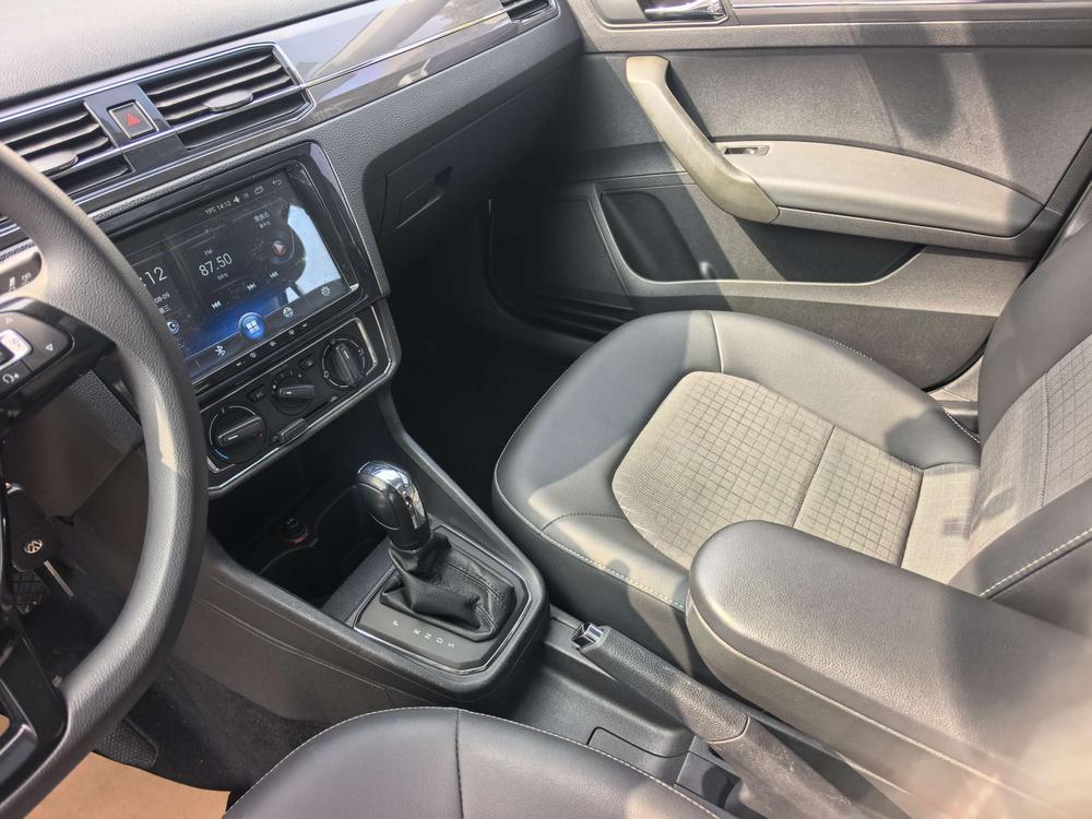 Volkswagen Santana 2018 car image #12