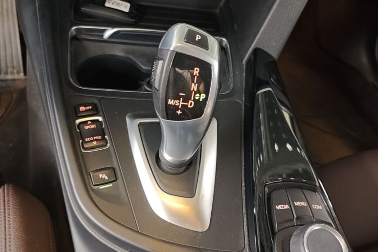 BMW 3 Series 2018 #14 BMW 3 Series 2018 car image #14
