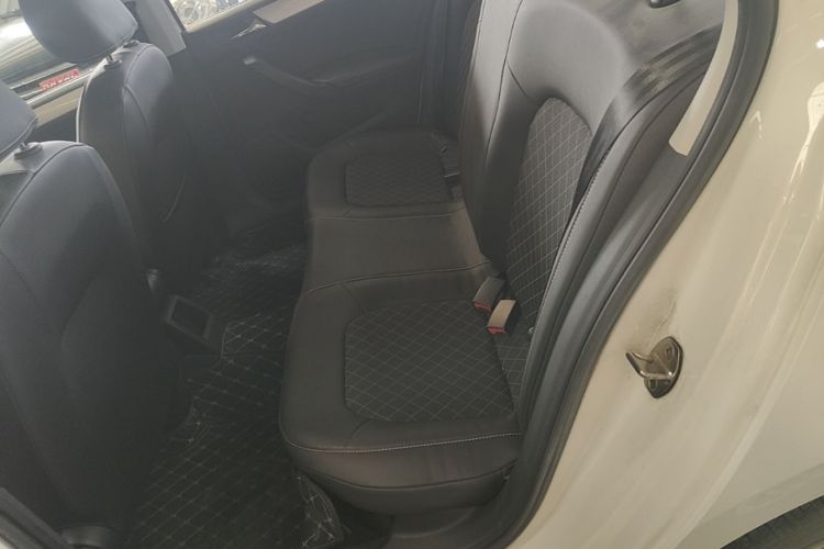 Skoda Rapid 2018 car image #13