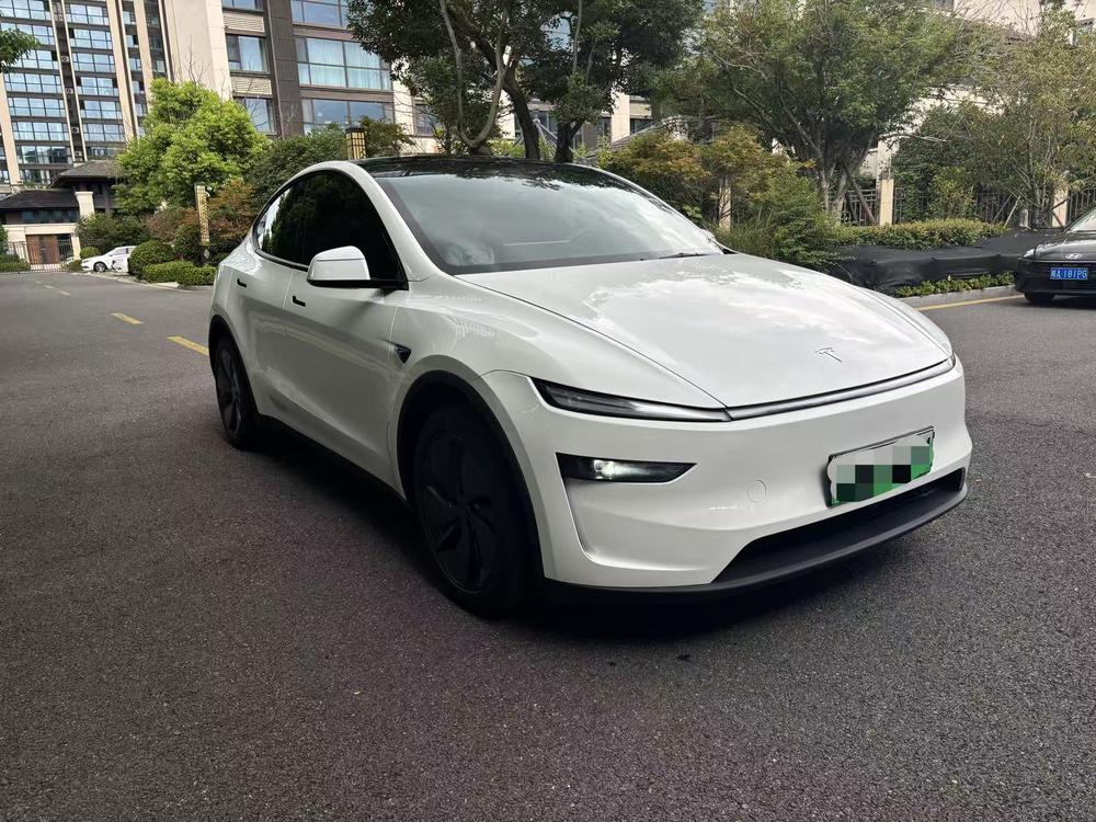 Tesla Model Y 2026 car image #3