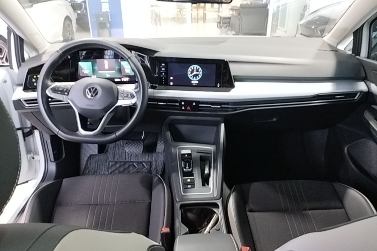 Volkswagen Golf 2021 car image #10
