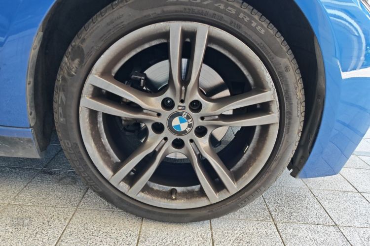 BMW 3 Series 2018 car image #9