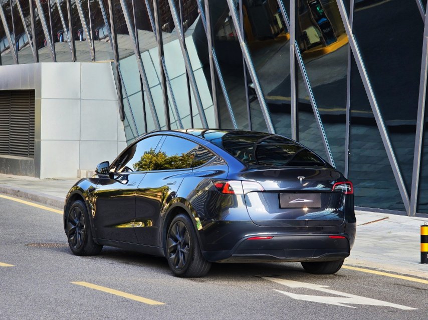 Tesla Model Y 2024 car image #3