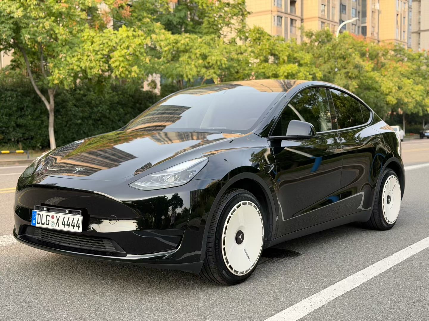 Tesla Model Y 2022 #2 Tesla Model Y 2022 car image #2