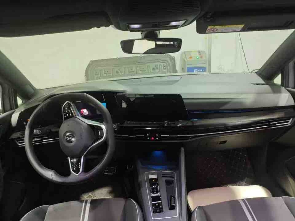 Volkswagen Golf 2023 car image #5