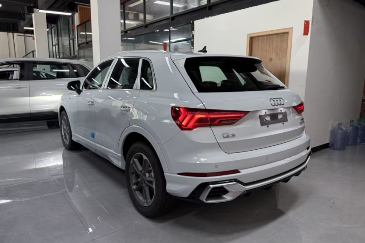 Audi Q3 2024 car image #5