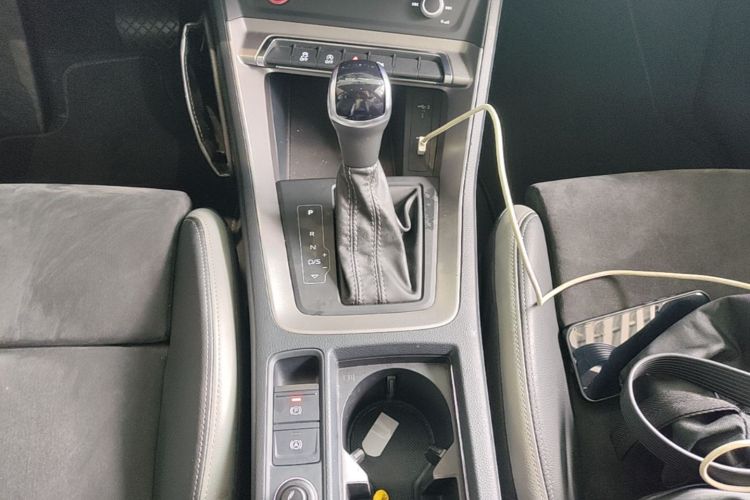 Audi Q3 2020 car image #14