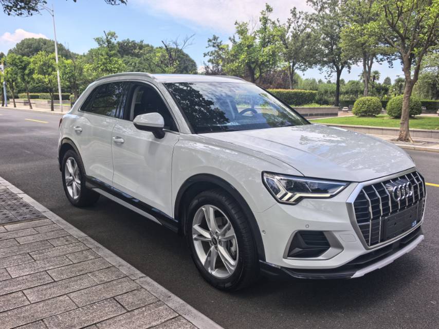 Audi Q3 2021 car image #2