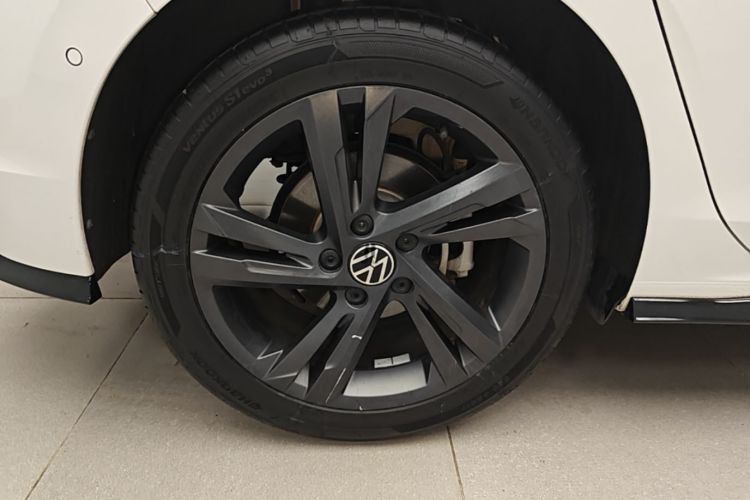 Volkswagen Golf 2021 car image #10