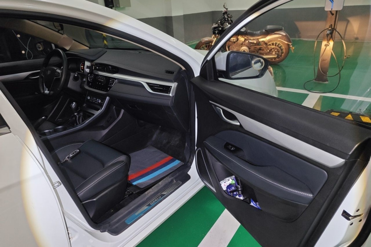GEELY Emgrand 2018 #23 GEELY Emgrand 2018 car image #23