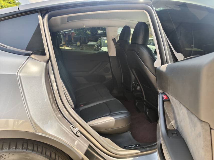 Tesla Model Y 2024 #6 Tesla Model Y 2024 car image #6
