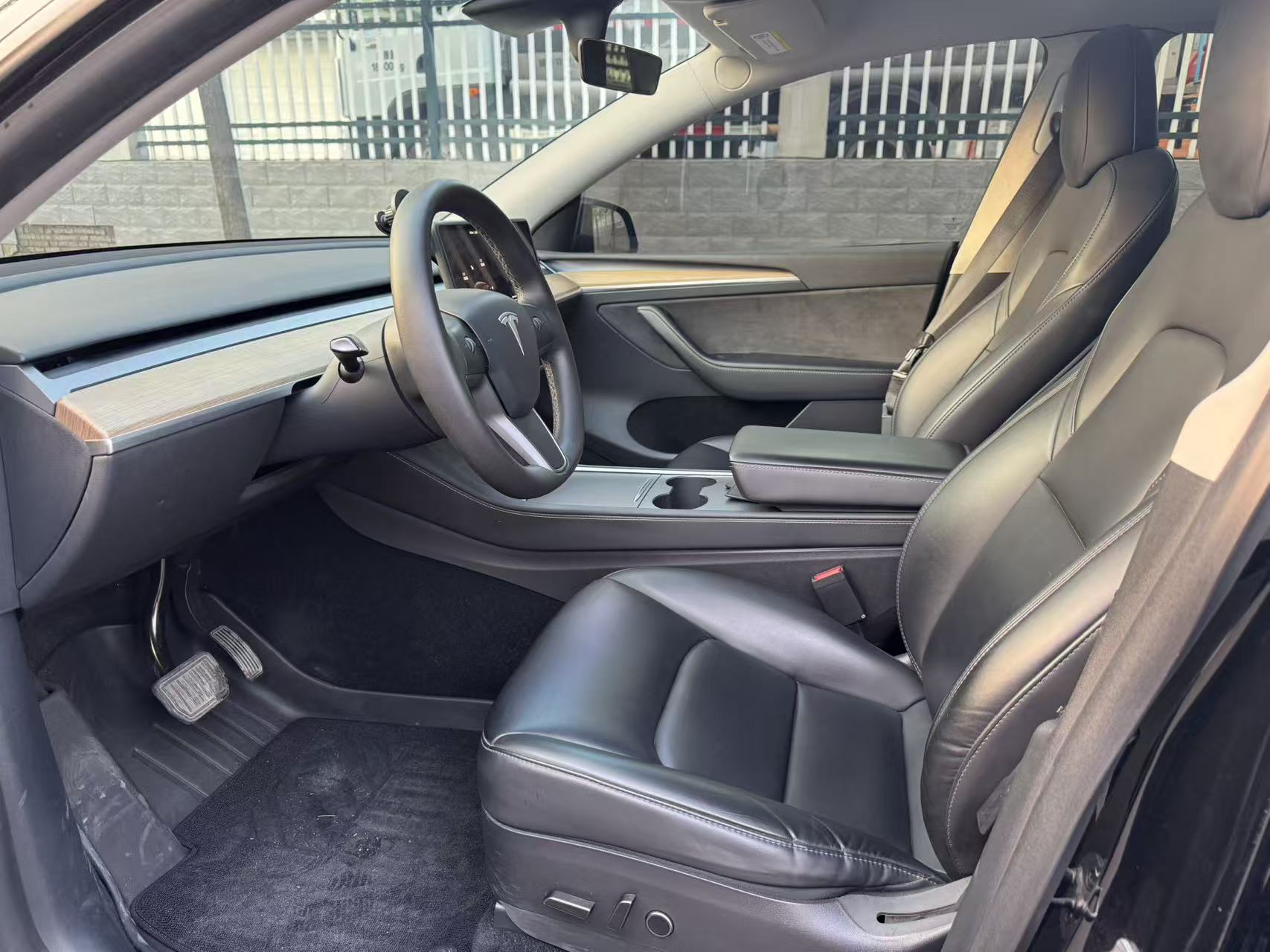 Tesla Model Y 2021 car image #6