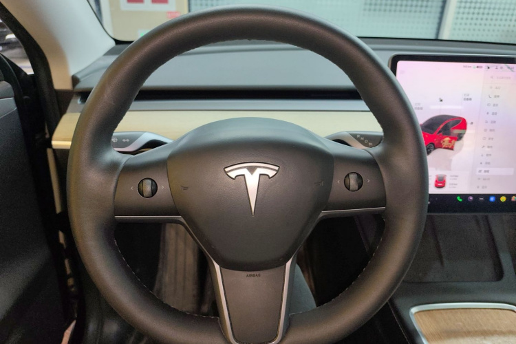 Tesla Model Y 2023 #11 Tesla Model Y 2023 car image #11