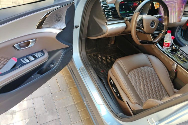 BYD Han 2023 car image #18