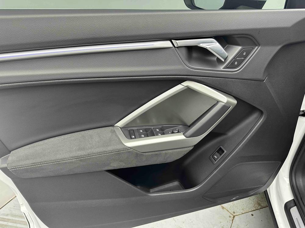 Audi Q3 2022 car image #8