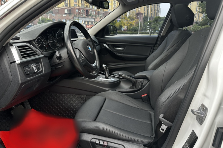 BMW 3 Series 2018 car image #18