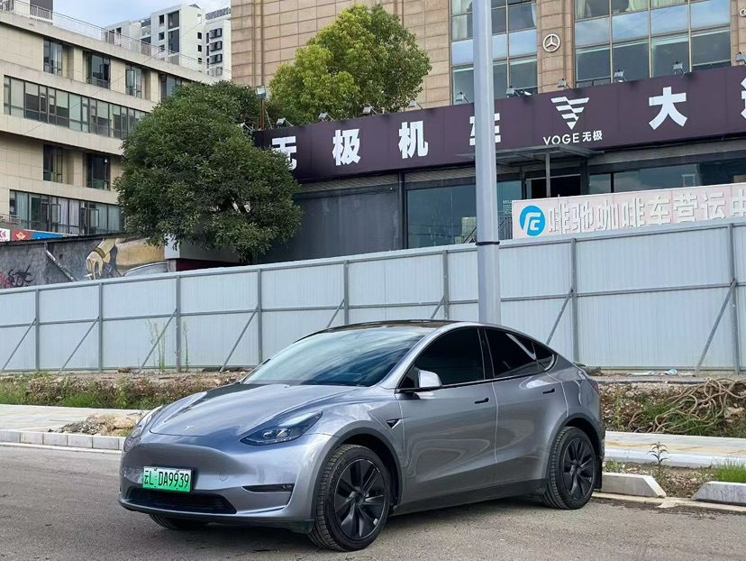 Tesla Model Y 2024 Tesla Model Y 2024 car image