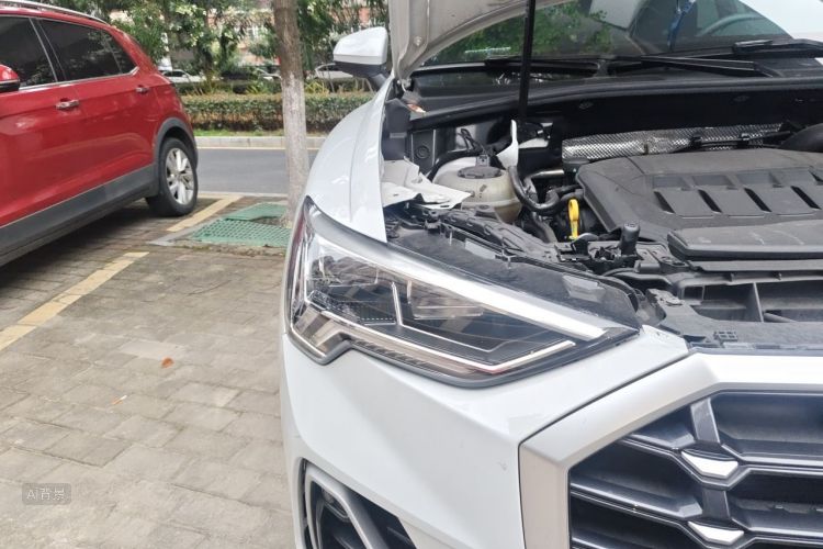 Audi Q3 2021 car image #8