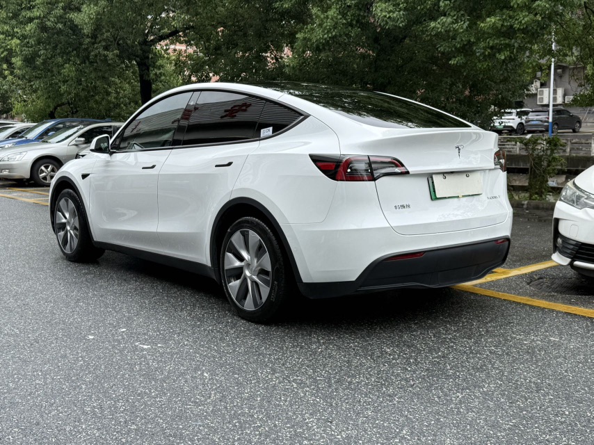 Tesla Model Y 2022 #5 Tesla Model Y 2022 car image #5