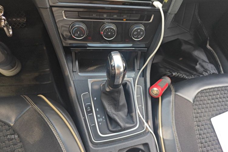 Volkswagen Golf 2019 car image #16