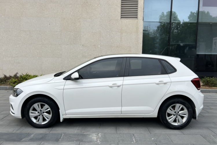 Volkswagen Polo 2021 car image #5
