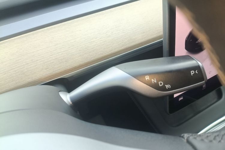 Tesla Model Y 2023 immagine di auto #14