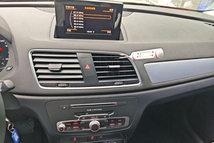 Audi Q3 2019 car image #13