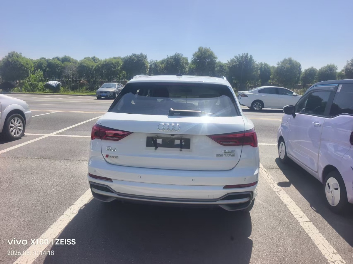 Audi Q3 2022 car image #4