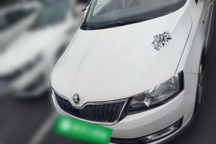 Skoda Rapid 2015 car image #3