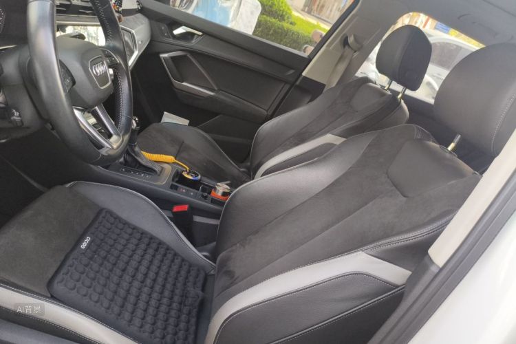 Audi Q3 2021 car image #17