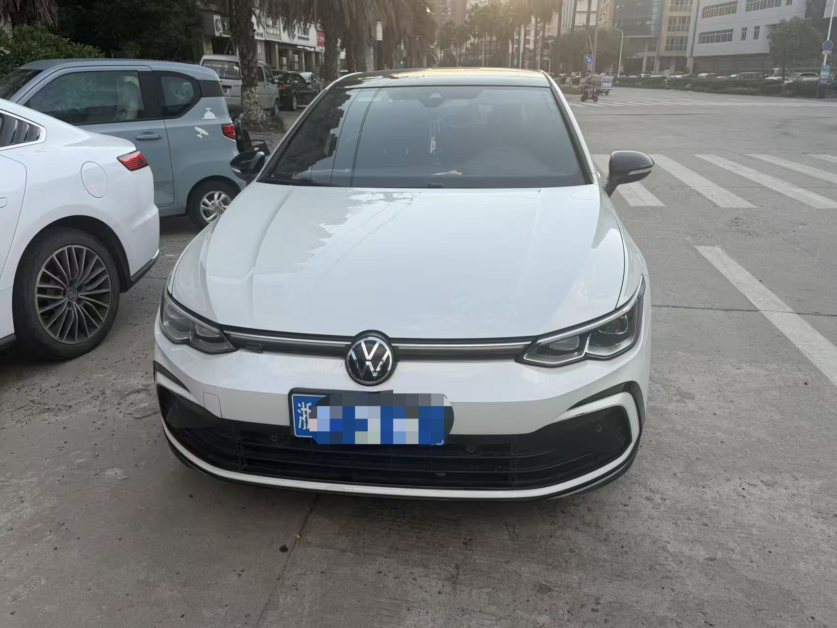 Volkswagen Golf 2022 car image #2