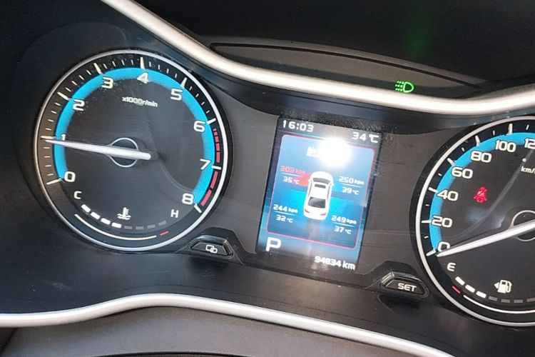 GEELY Emgrand 2019 car image #12