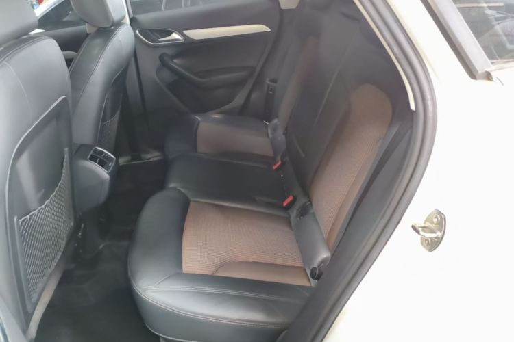 Audi Q3 2018 car image #17