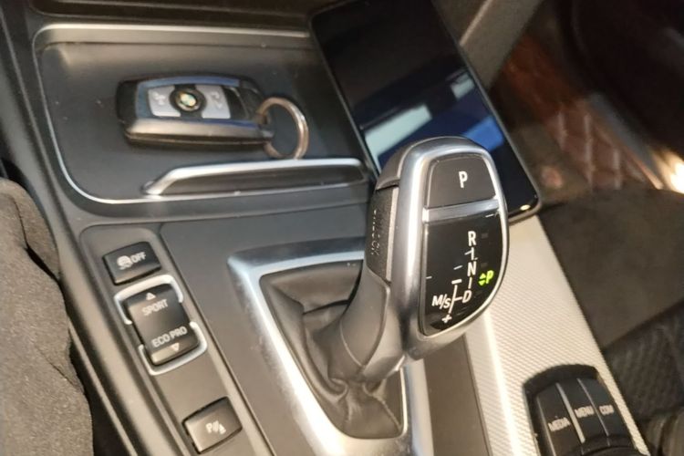 BMW 3 Series 2018 #14 BMW 3 Series 2018 imagem de carro #14