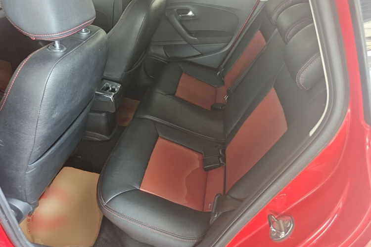 Volkswagen Polo 2016 car image #17