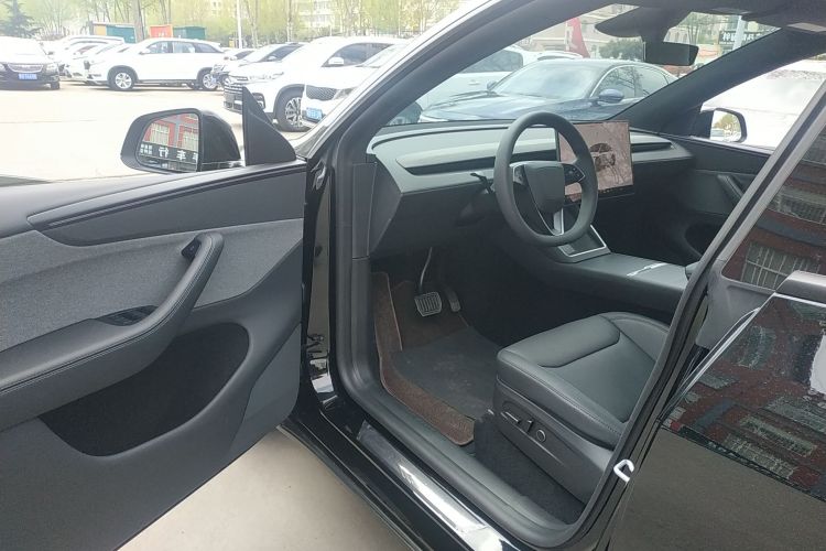 Tesla Model Y 2026 #16 Tesla Model Y 2026 car image #16