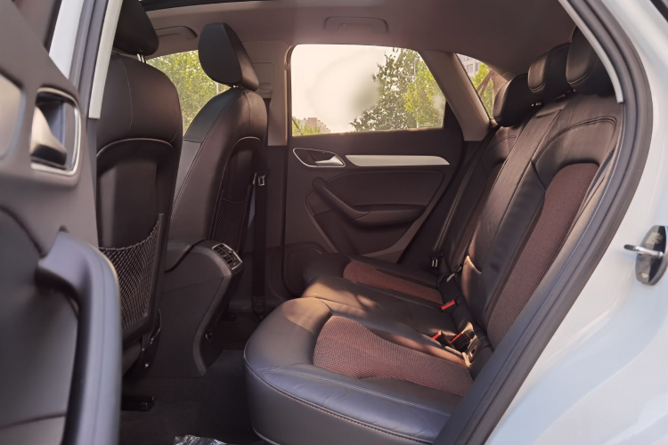 Audi Q3 2017 car image #10