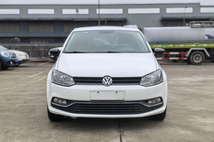 Volkswagen Polo 2014 car image #5