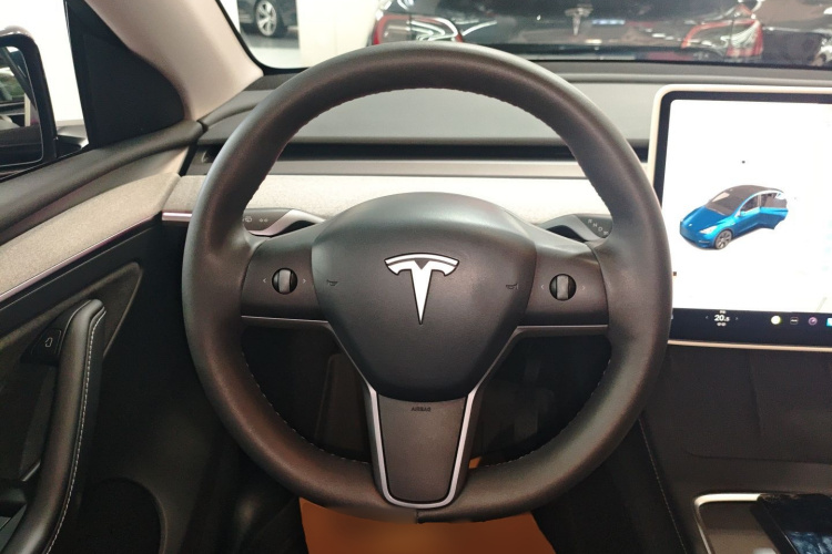 Tesla Model Y 2024 car image #11