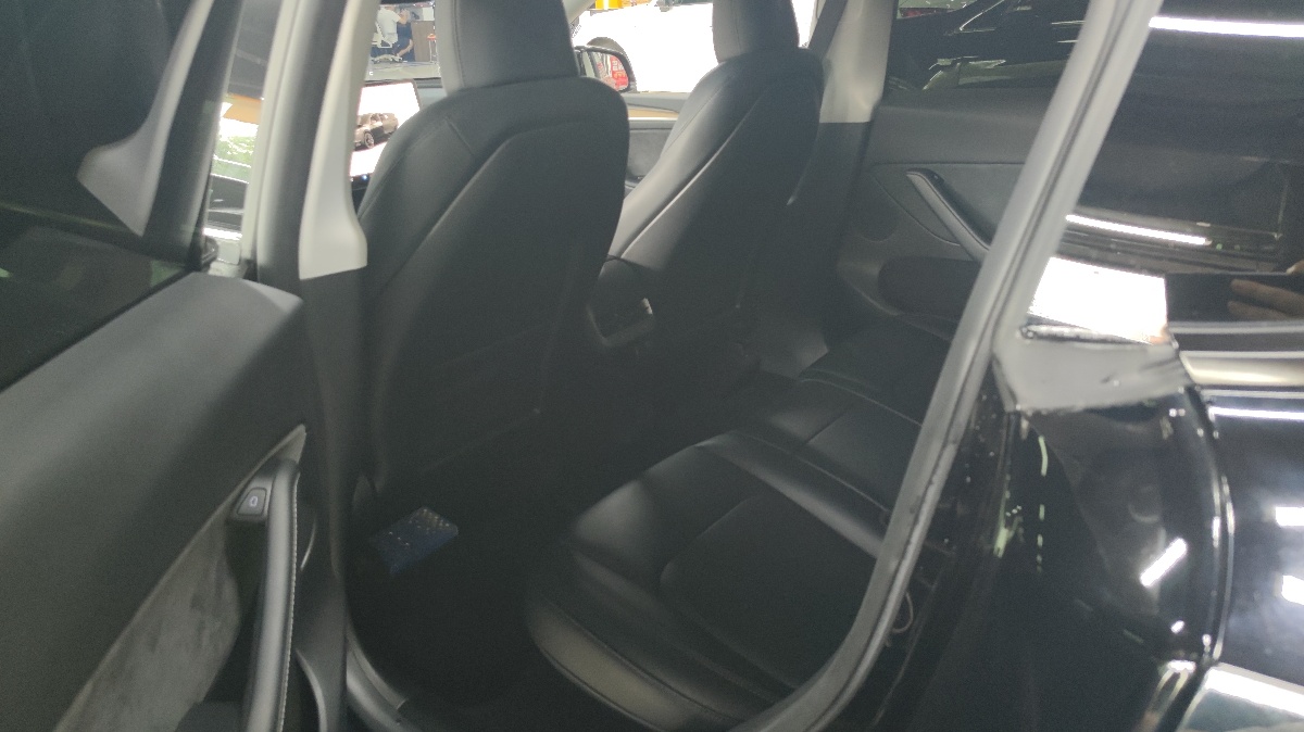 Tesla Model Y 2023 #4 Tesla Model Y 2023 car image #4